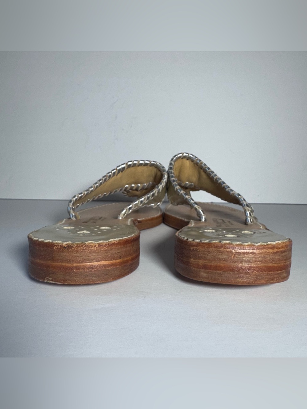 Palm Beach Platinum Gold Leather Thong Sandals Sz 9 Resort Quiet Luxury Coastal - Picture 10 of 16